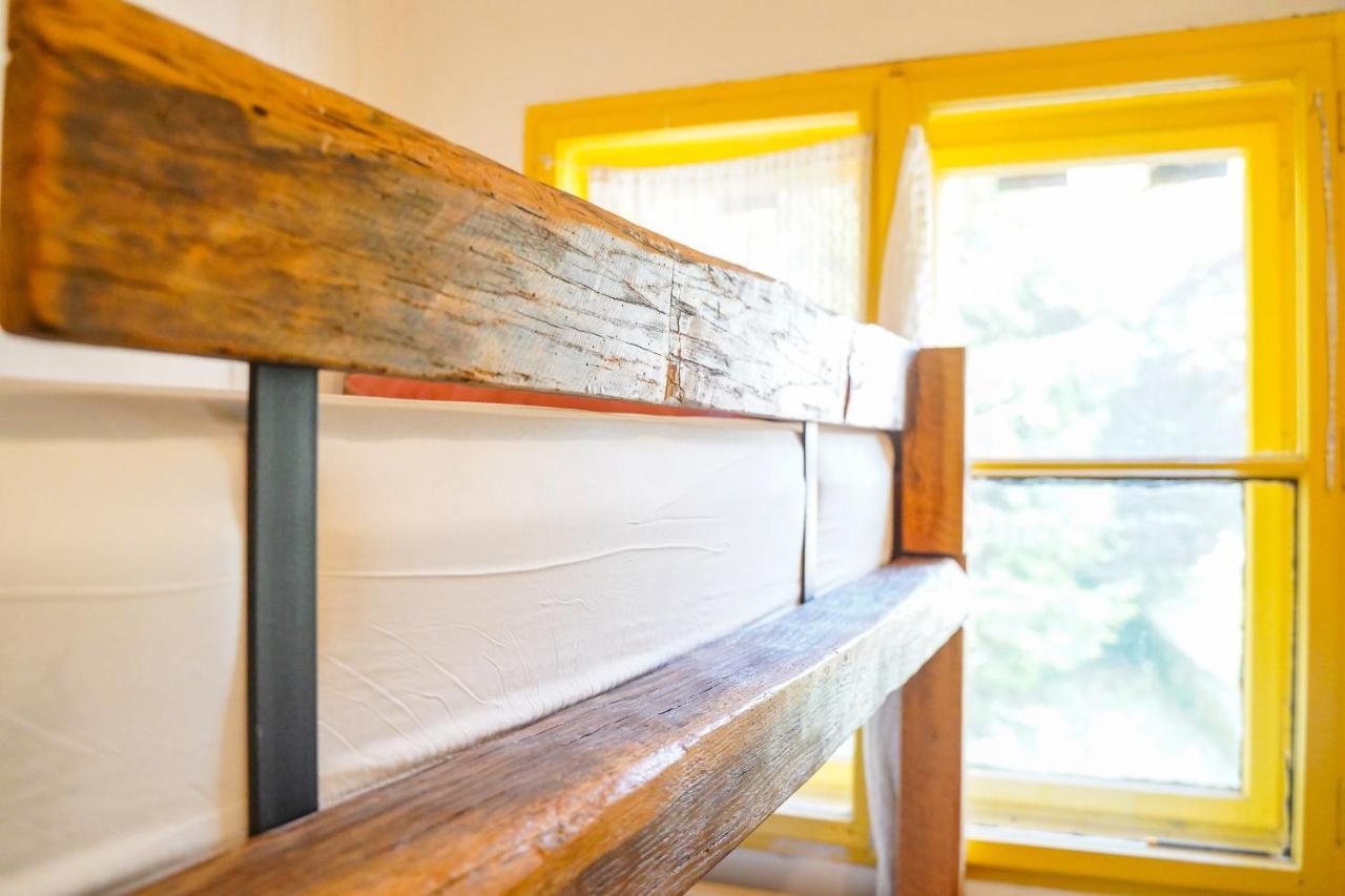 Planinarski Dom "Bijele Stijene" Mountain Lodge Tuk Vojni Ngoại thất bức ảnh